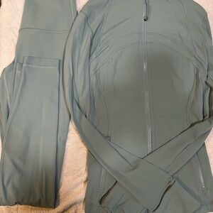 Lululemon Athletica fog green Activewear Set